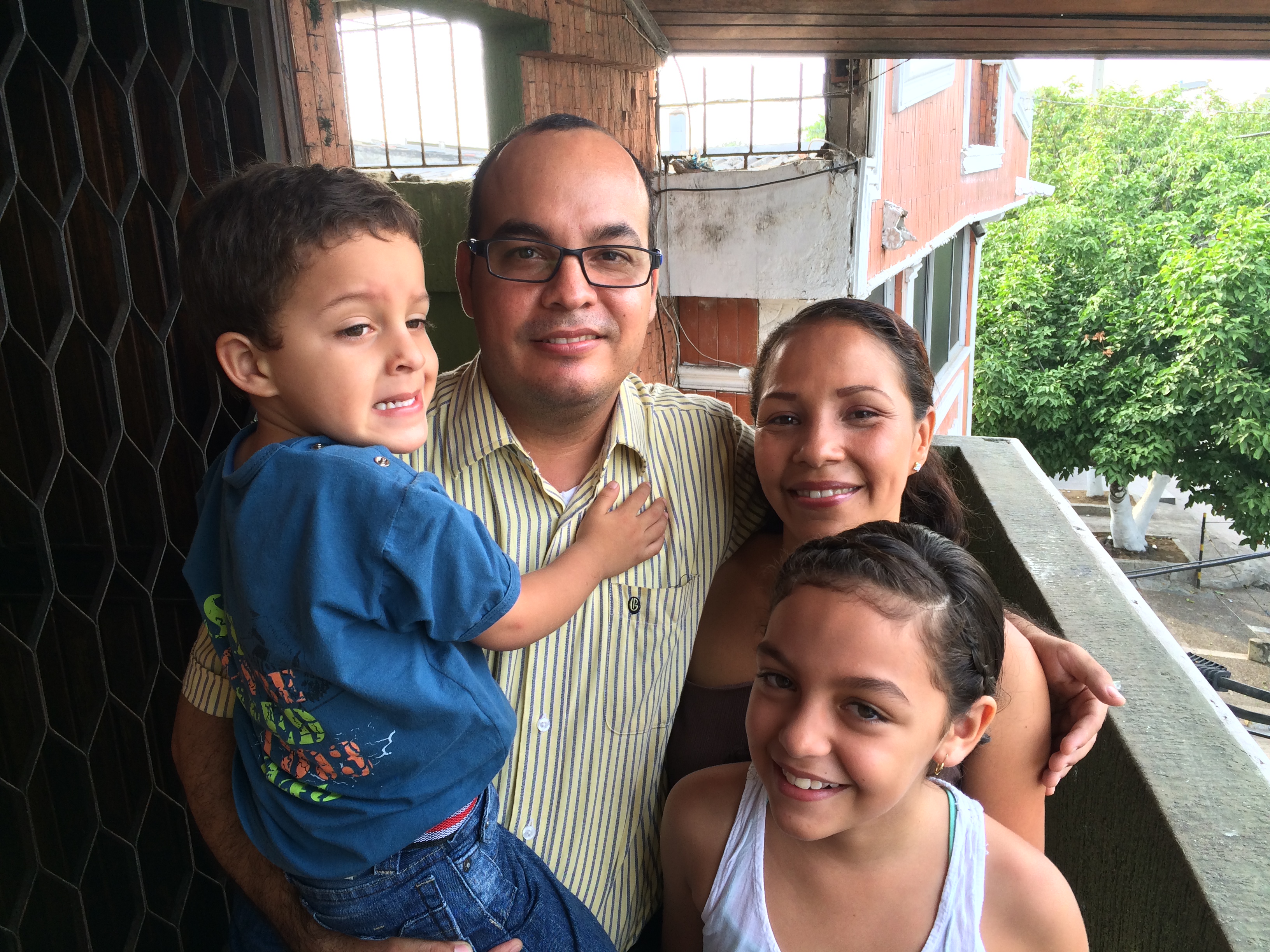 Oscar Quintero, Tatiana Mercedes Camacho y sus hijos Sebastian y Dayana.