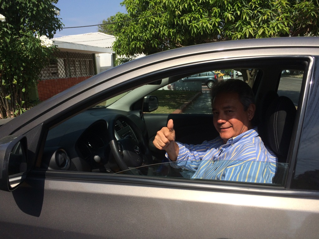 Si encuentras un ciudadano #BienParqueado muéstrale el dedo pulgar. Multiplica la conducta y felicita a los que la cumplen.