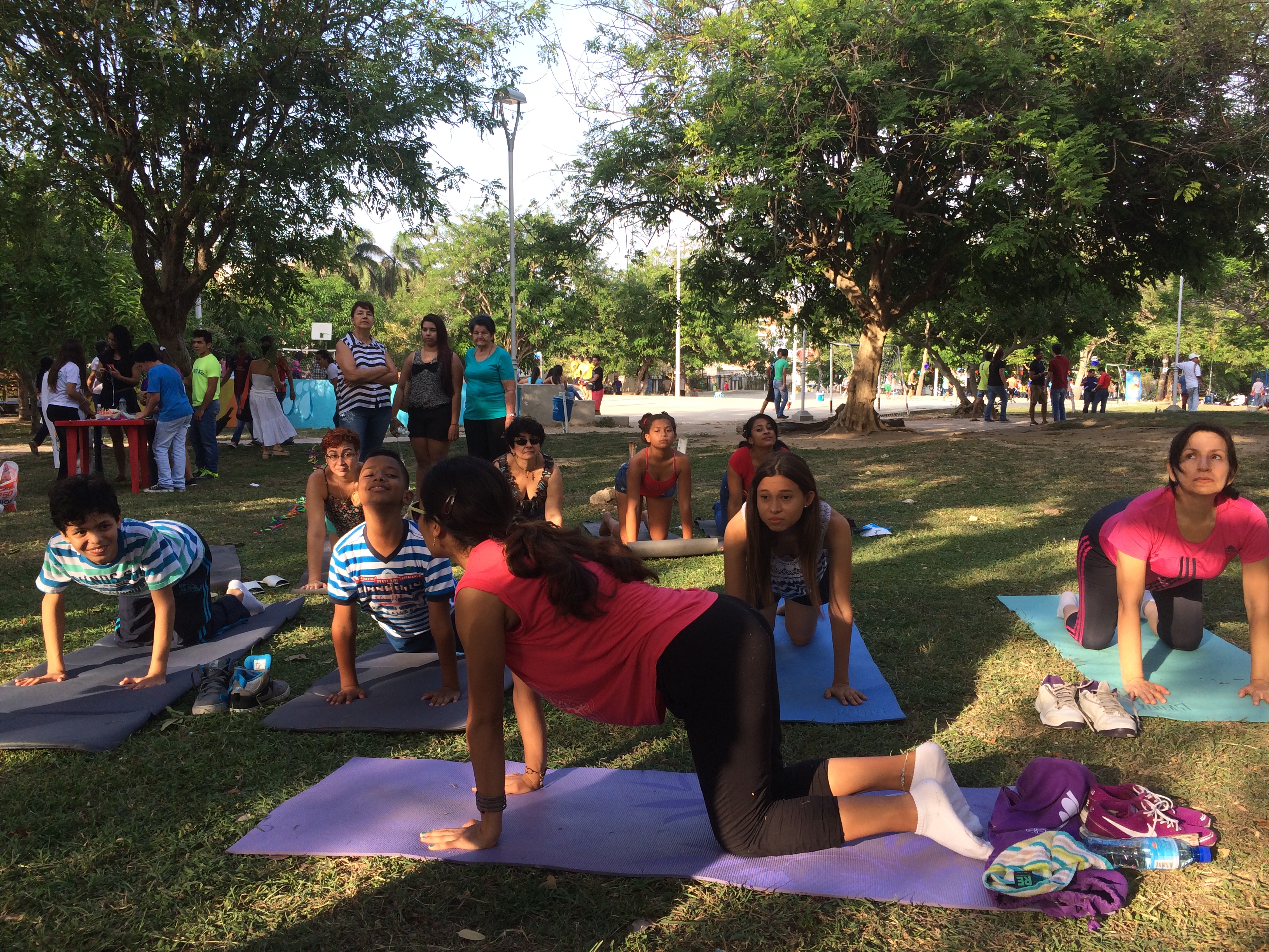 Clases de Yoga con adultos y niños.