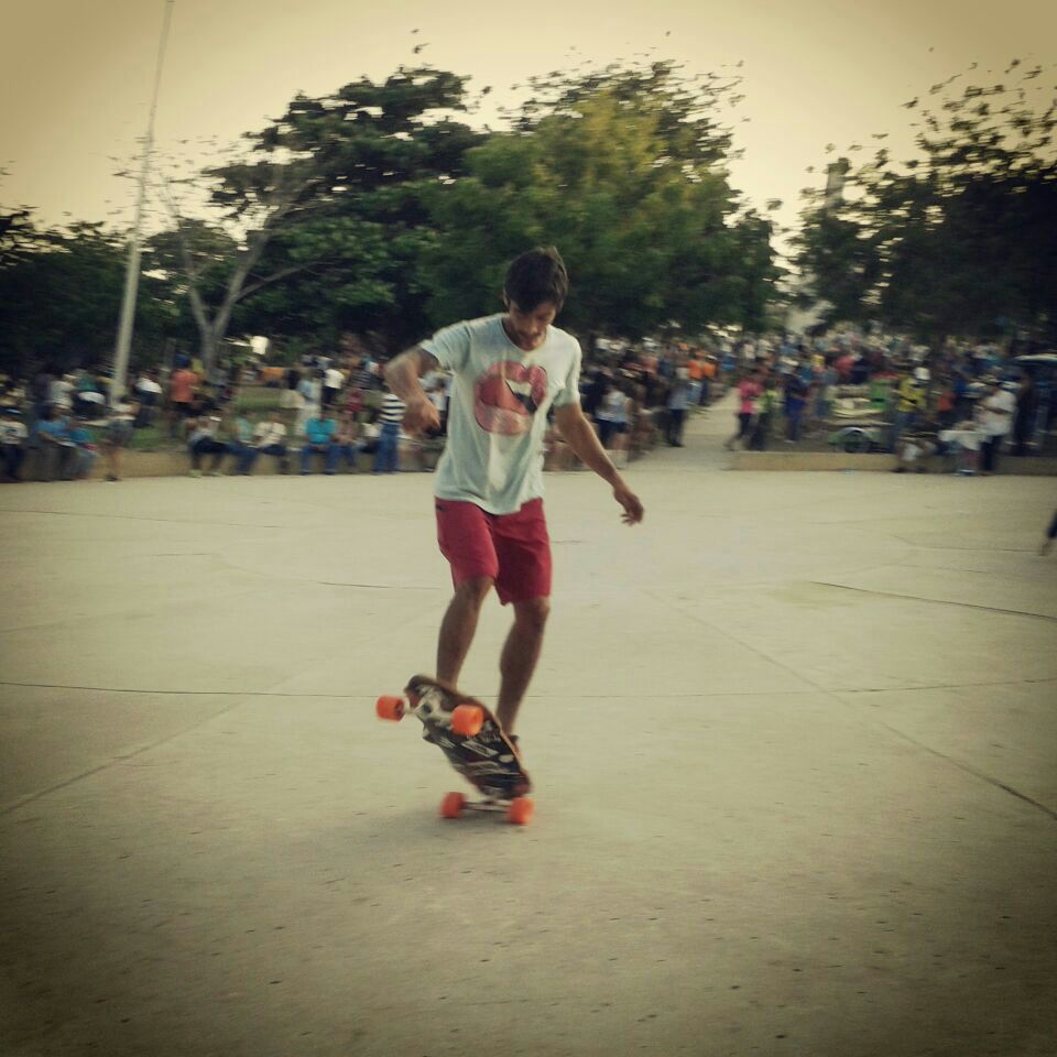 Barranquilong, una comunidad de skaters que encuentran en los parques de Barranquilla el escenario perfecto para asombrar a los ciudadanos.